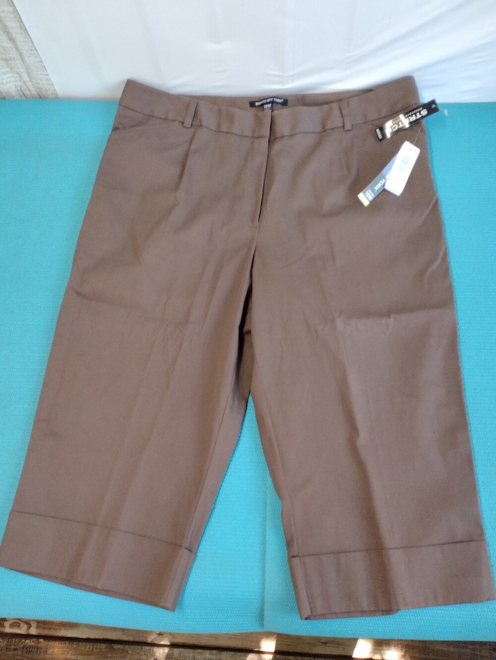 NWT Briggs New York Women’s Capri Pants Cropped Brown 18W